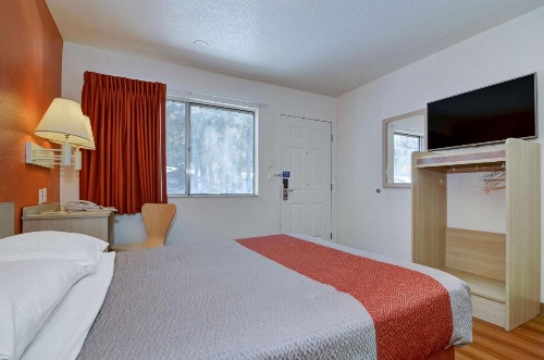 Motel 6 Big Bear image 33