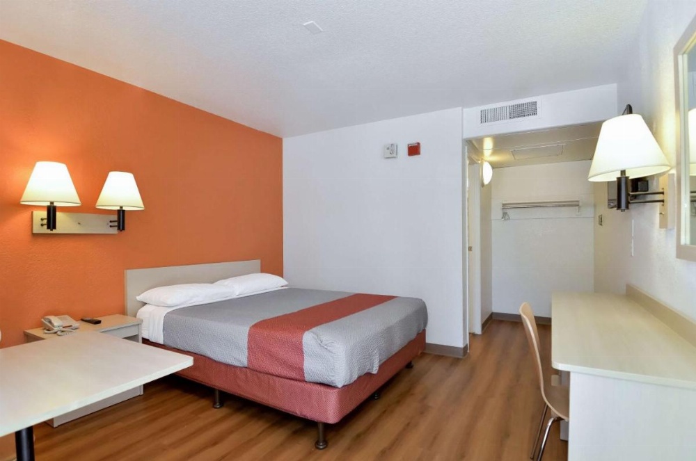Room image 4